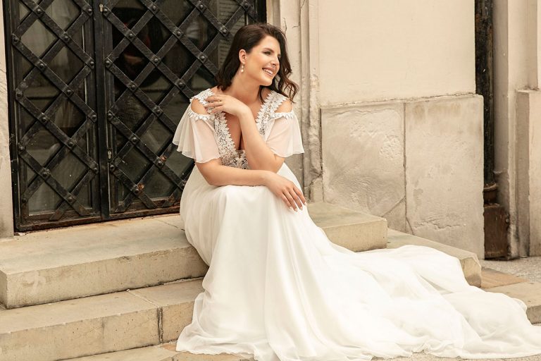 Read more about the article Podkreśl swoje kobiece piękno z kolekcją sukien ślubnych plus size – Lovely!